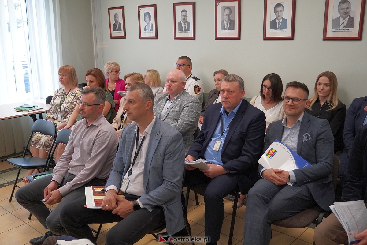 Absolutoryjna sesja Rady Miasta Ostrołęki [15.06.2023] - zdjęcie #11 - eOstroleka.pl