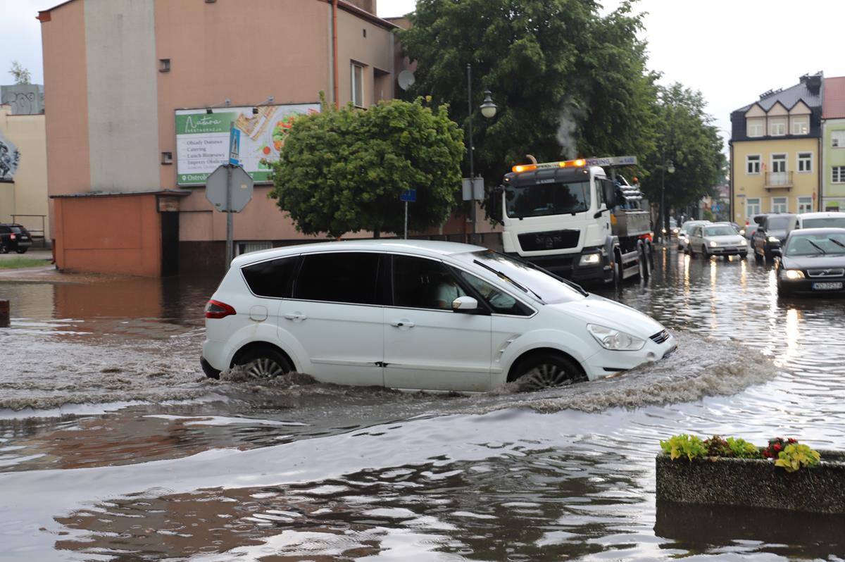 Ulewa w Ostrołęce [15.06.2023] - zdjęcie #14 - eOstroleka.pl