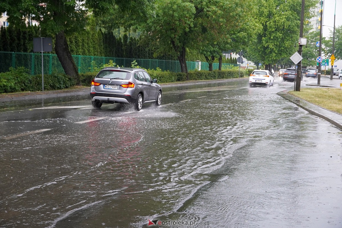 Ulewa w Ostrołęce [15.06.2023] - zdjęcie #36 - eOstroleka.pl