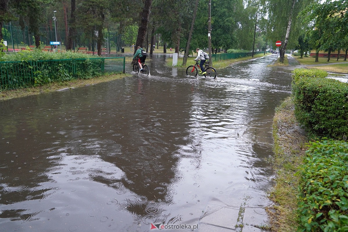 Ulewa w Ostrołęce [15.06.2023] - zdjęcie #26 - eOstroleka.pl