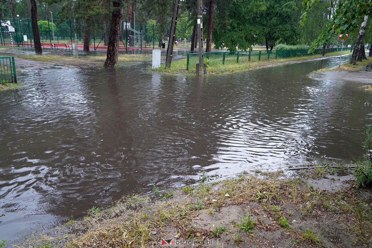 Ulewa w Ostrołęce [15.06.2023] - zdjęcie #25 - eOstroleka.pl