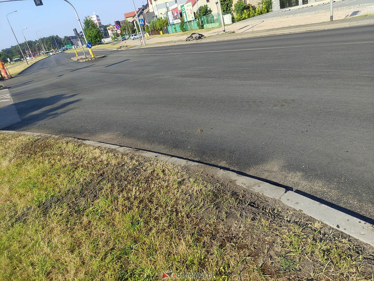 Remonty ulic w Ostrołęce. Drogowcy weszli z remontem na ulicę Pomian [16.06.2023] - zdjęcie #4 - eOstroleka.pl