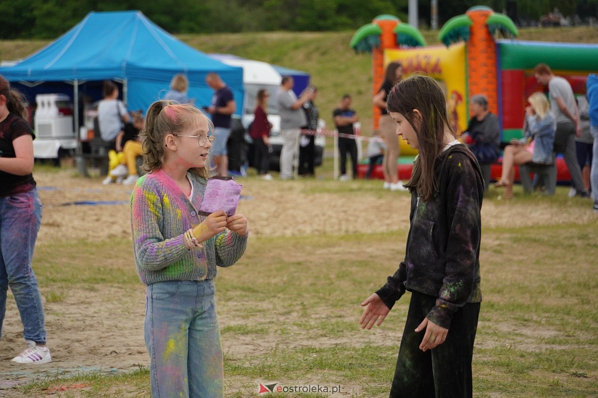 Holi Święto Kolorów na plaży miejskiej w Ostrołęce [17.06.2023] - zdjęcie #77 - eOstroleka.pl
