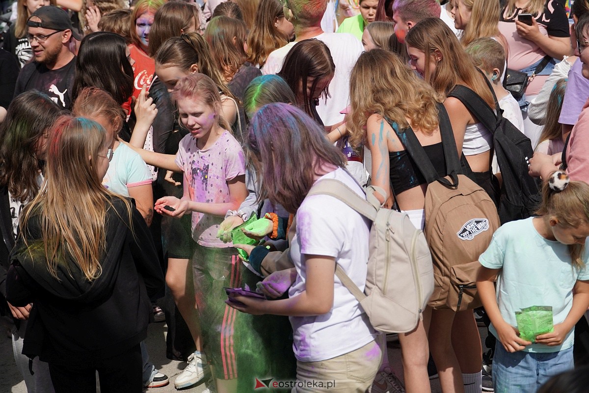 Holi Święto Kolorów na plaży miejskiej w Ostrołęce [17.06.2023] - zdjęcie #61 - eOstroleka.pl