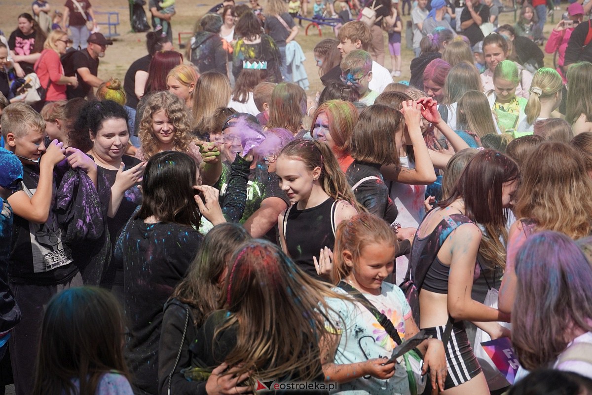 Holi Święto Kolorów na plaży miejskiej w Ostrołęce [17.06.2023] - zdjęcie #31 - eOstroleka.pl