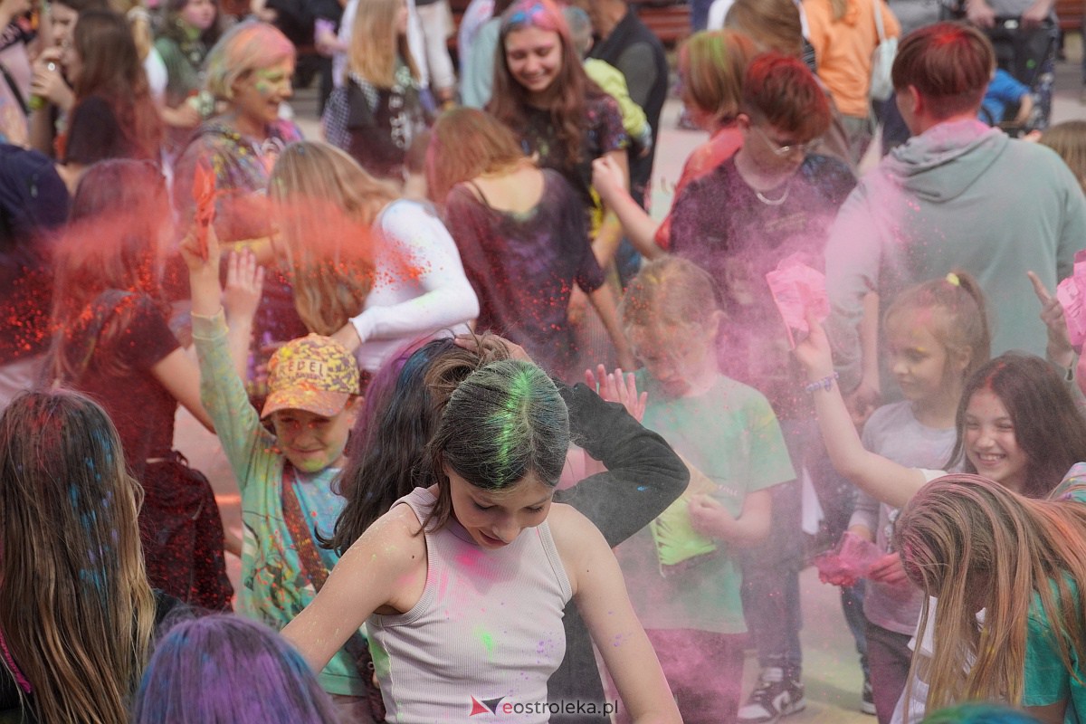 Holi Święto Kolorów na plaży miejskiej w Ostrołęce [17.06.2023] - zdjęcie #7 - eOstroleka.pl