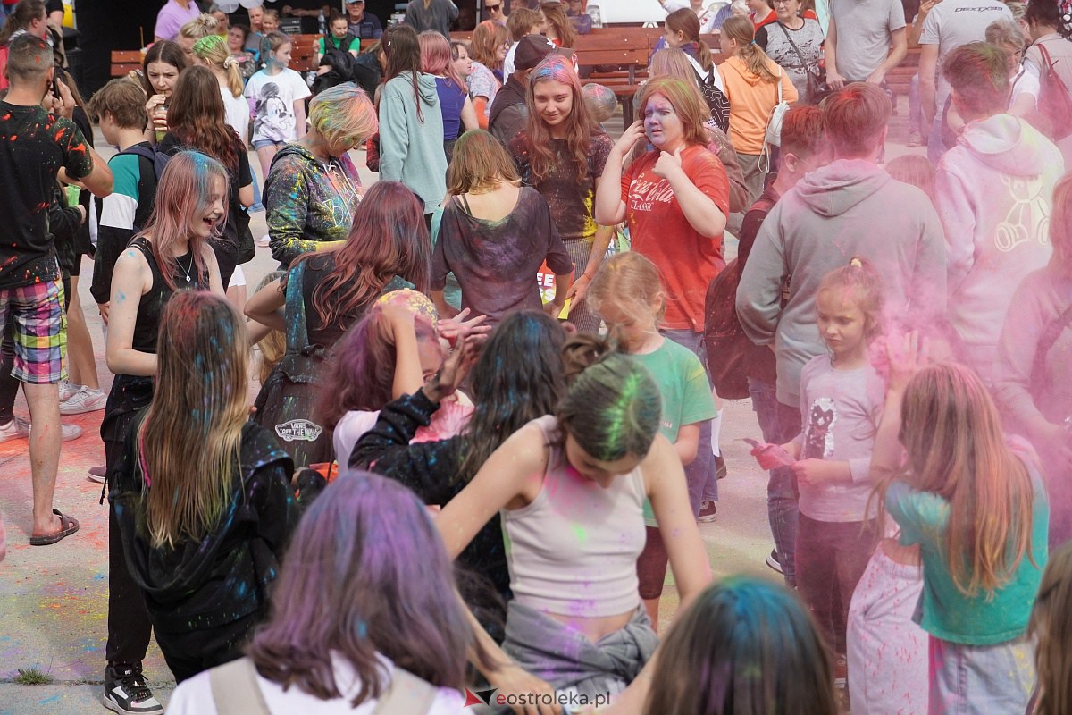 Holi Święto Kolorów na plaży miejskiej w Ostrołęce [17.06.2023] - zdjęcie #4 - eOstroleka.pl