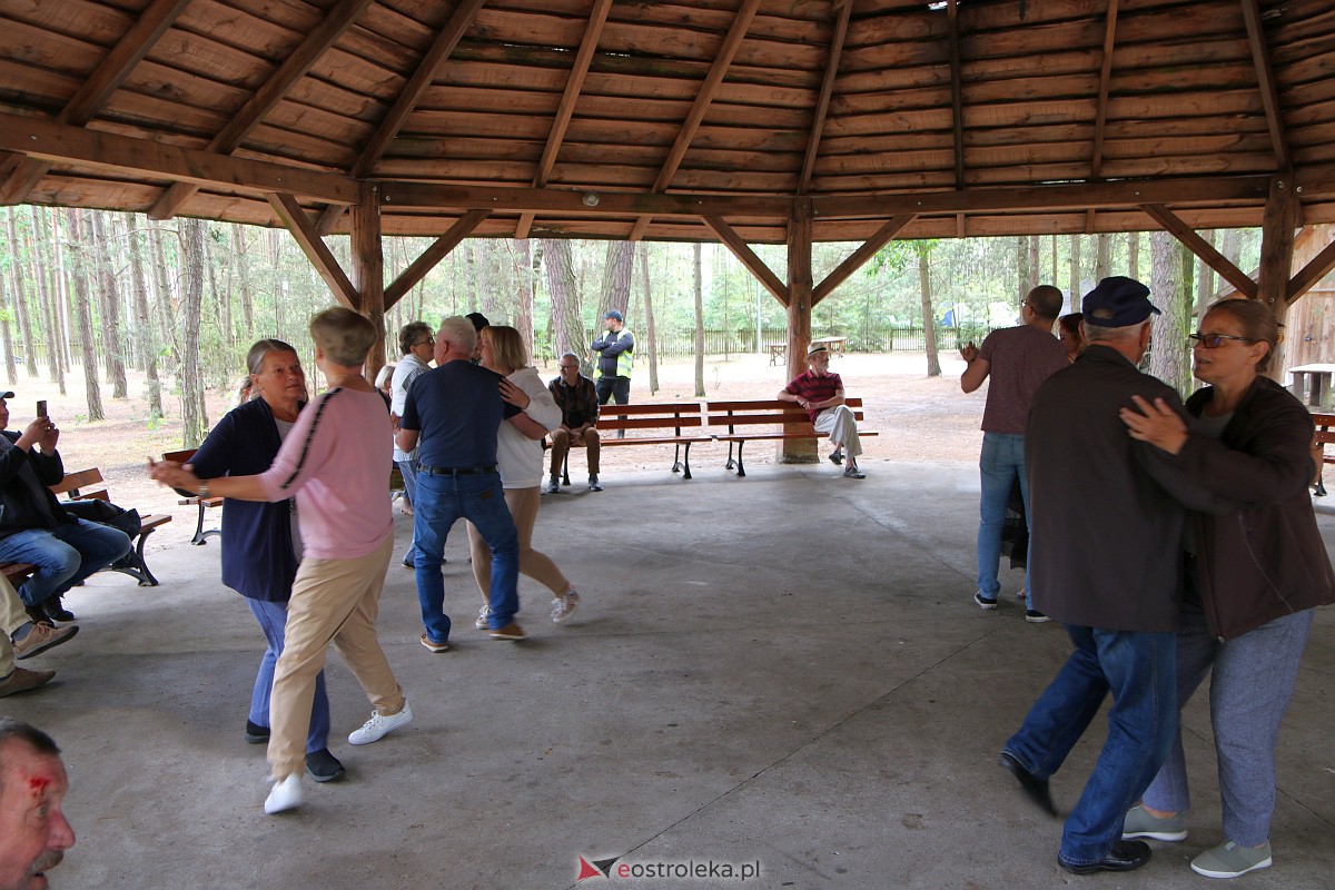Potańcówka w Zagrodzie Kurpiowskiej w Kadzidle [17.06.2023] - zdjęcie #49 - eOstroleka.pl