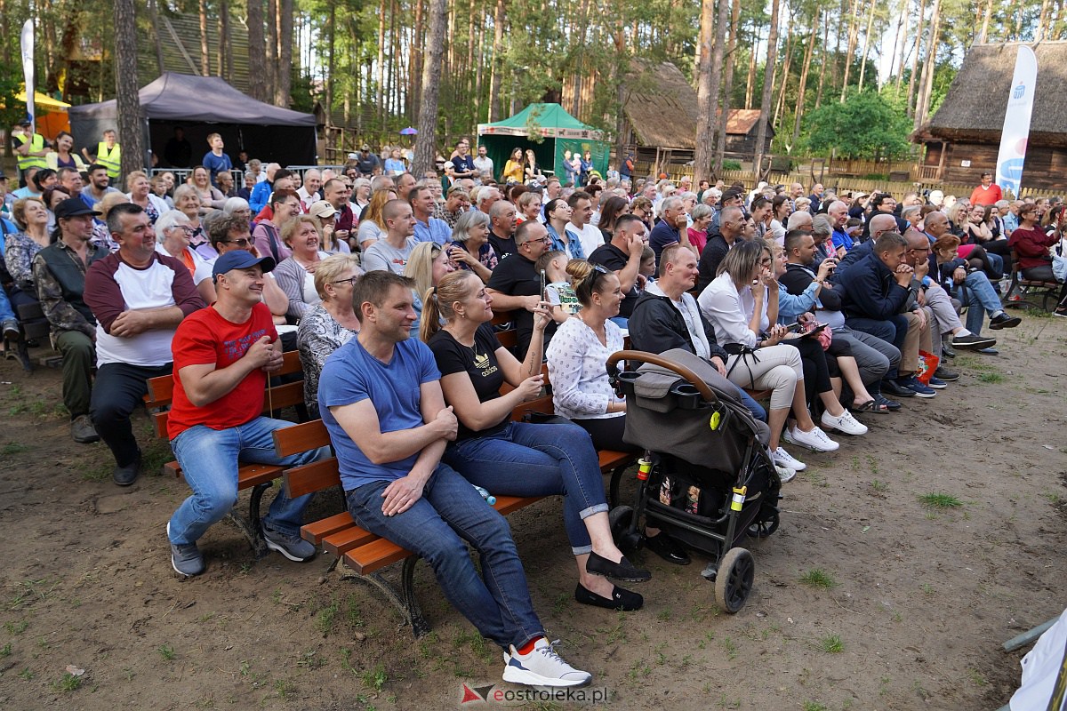Wesele Kurpiowskie 2023: Występy zespołów ludowych z regionu, Litwy oraz Bośni i Hercegowiny [17.06.2023] - zdjęcie #151 - eOstroleka.pl