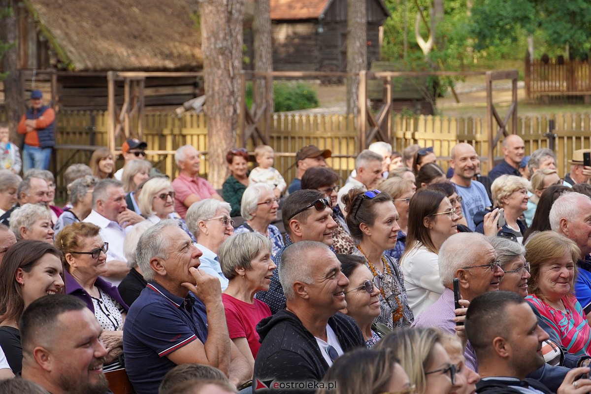 Wesele Kurpiowskie 2023: Występy zespołów ludowych z regionu, Litwy oraz Bośni i Hercegowiny [17.06.2023] - zdjęcie #142 - eOstroleka.pl