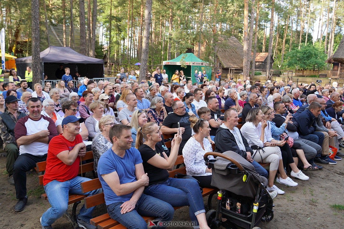 Wesele Kurpiowskie 2023: Występy zespołów ludowych z regionu, Litwy oraz Bośni i Hercegowiny [17.06.2023] - zdjęcie #139 - eOstroleka.pl