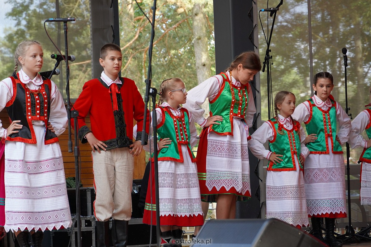 Wesele Kurpiowskie 2023: Występy zespołów ludowych z regionu, Litwy oraz Bośni i Hercegowiny [17.06.2023] - zdjęcie #134 - eOstroleka.pl