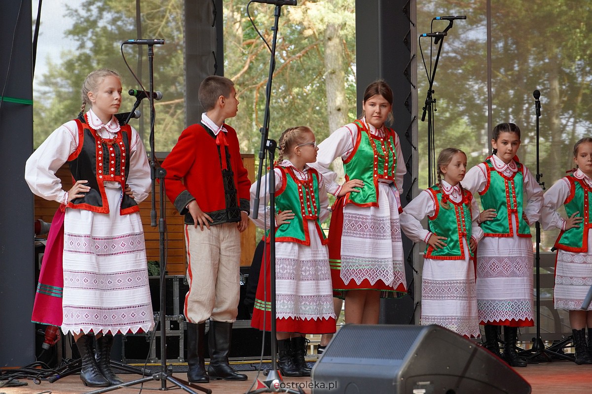 Wesele Kurpiowskie 2023: Występy zespołów ludowych z regionu, Litwy oraz Bośni i Hercegowiny [17.06.2023] - zdjęcie #133 - eOstroleka.pl
