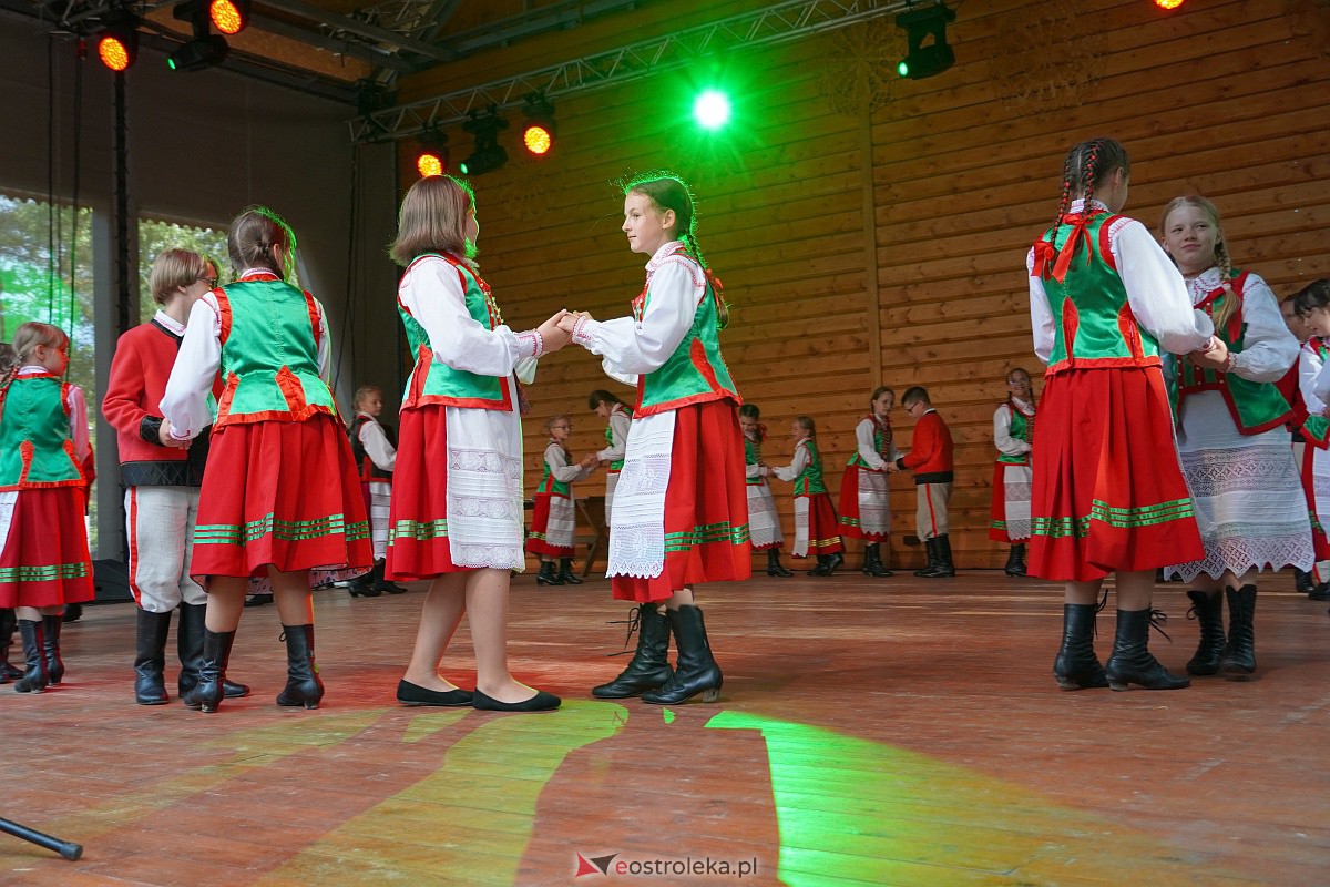 Wesele Kurpiowskie 2023: Występy zespołów ludowych z regionu, Litwy oraz Bośni i Hercegowiny [17.06.2023] - zdjęcie #109 - eOstroleka.pl