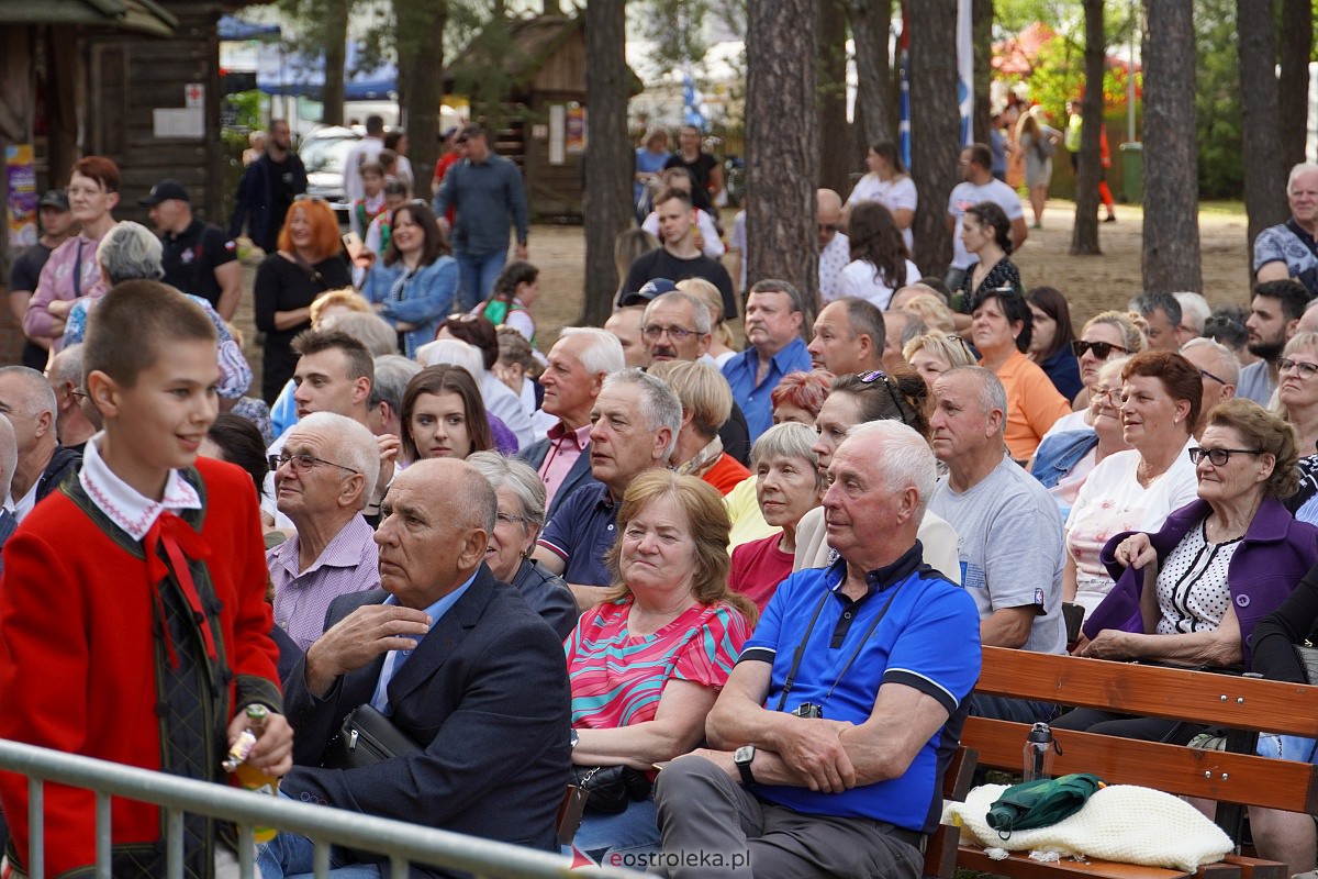Wesele Kurpiowskie 2023: Występy zespołów ludowych z regionu, Litwy oraz Bośni i Hercegowiny [17.06.2023] - zdjęcie #96 - eOstroleka.pl