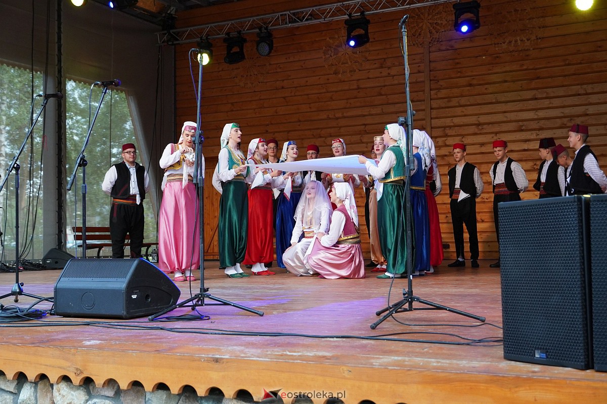 Wesele Kurpiowskie 2023: Występy zespołów ludowych z regionu, Litwy oraz Bośni i Hercegowiny [17.06.2023] - zdjęcie #90 - eOstroleka.pl