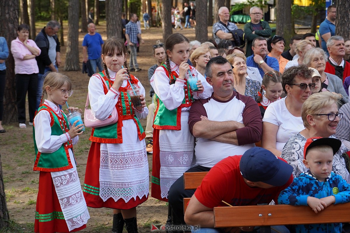 Wesele Kurpiowskie 2023: Występy zespołów ludowych z regionu, Litwy oraz Bośni i Hercegowiny [17.06.2023] - zdjęcie #69 - eOstroleka.pl