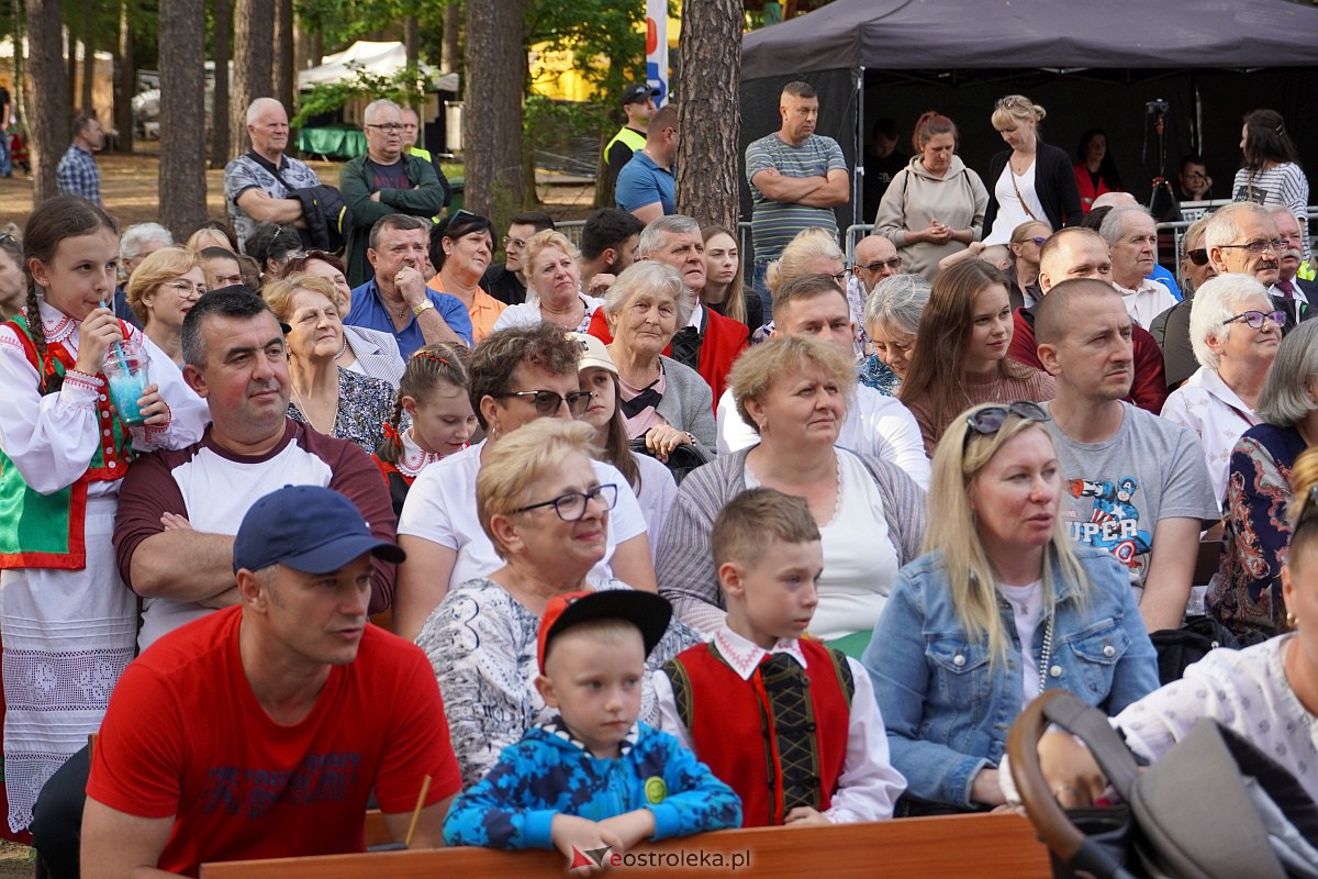 Wesele Kurpiowskie 2023: Występy zespołów ludowych z regionu, Litwy oraz Bośni i Hercegowiny [17.06.2023] - zdjęcie #68 - eOstroleka.pl