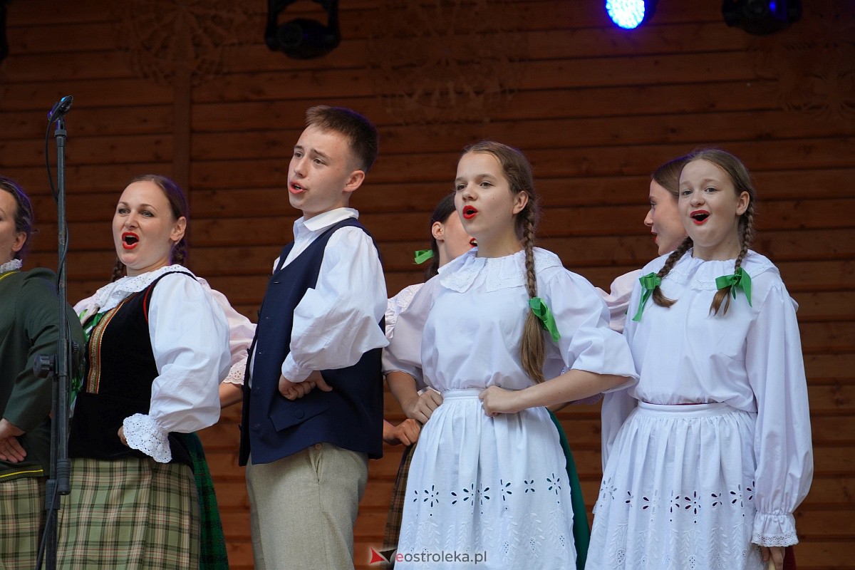 Wesele Kurpiowskie 2023: Występy zespołów ludowych z regionu, Litwy oraz Bośni i Hercegowiny [17.06.2023] - zdjęcie #63 - eOstroleka.pl