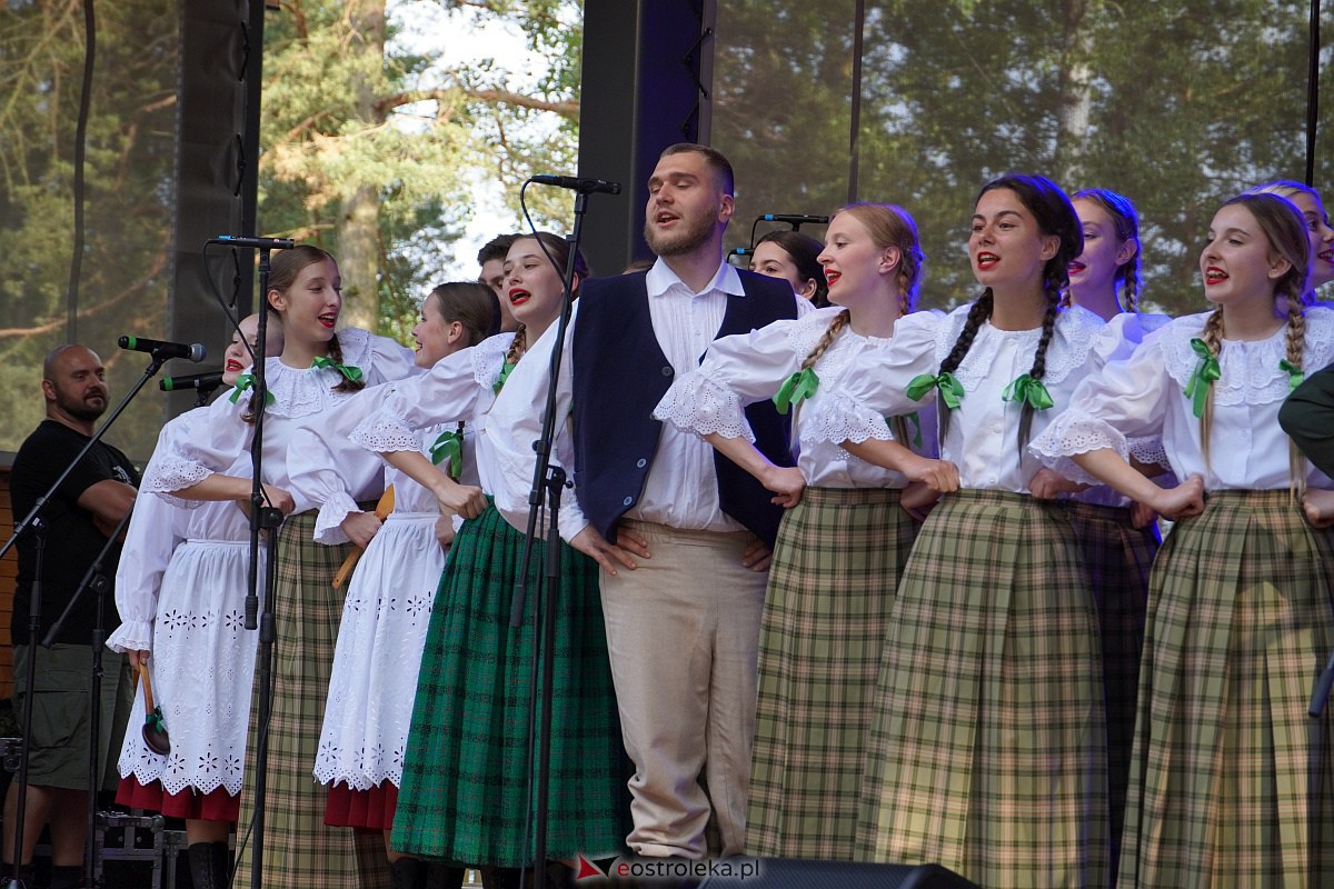 Wesele Kurpiowskie 2023: Występy zespołów ludowych z regionu, Litwy oraz Bośni i Hercegowiny [17.06.2023] - zdjęcie #59 - eOstroleka.pl