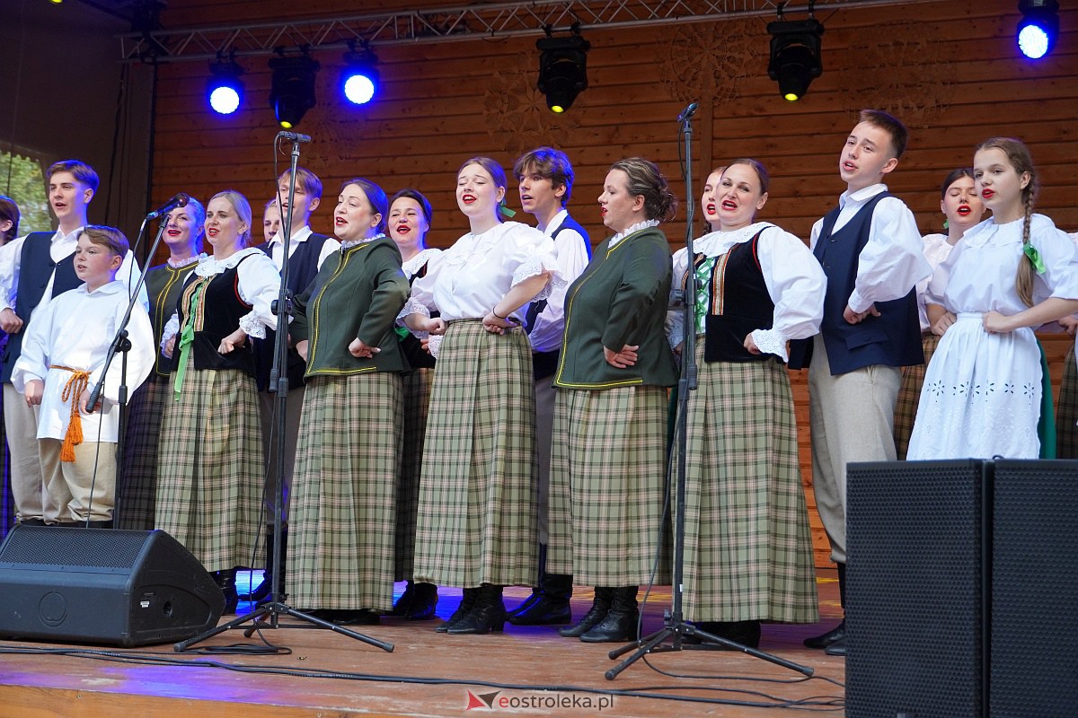 Wesele Kurpiowskie 2023: Występy zespołów ludowych z regionu, Litwy oraz Bośni i Hercegowiny [17.06.2023] - zdjęcie #57 - eOstroleka.pl