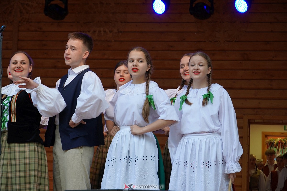 Wesele Kurpiowskie 2023: Występy zespołów ludowych z regionu, Litwy oraz Bośni i Hercegowiny [17.06.2023] - zdjęcie #56 - eOstroleka.pl