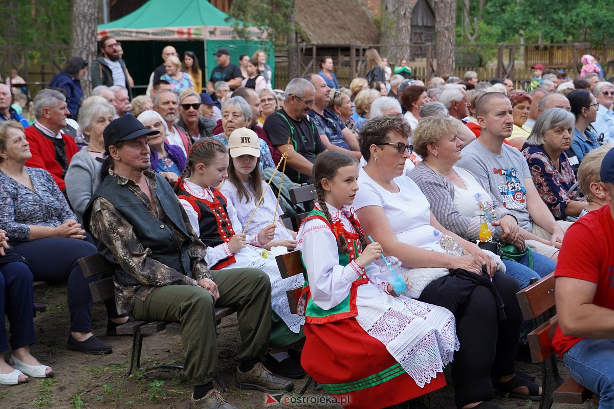 Wesele Kurpiowskie 2023: Występy zespołów ludowych z regionu, Litwy oraz Bośni i Hercegowiny [17.06.2023] - zdjęcie #30 - eOstroleka.pl