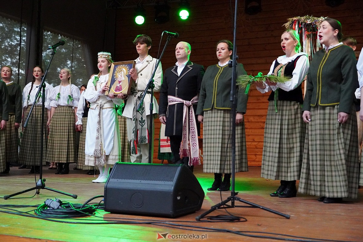 Wesele Kurpiowskie 2023: Występy zespołów ludowych z regionu, Litwy oraz Bośni i Hercegowiny [17.06.2023] - zdjęcie #20 - eOstroleka.pl