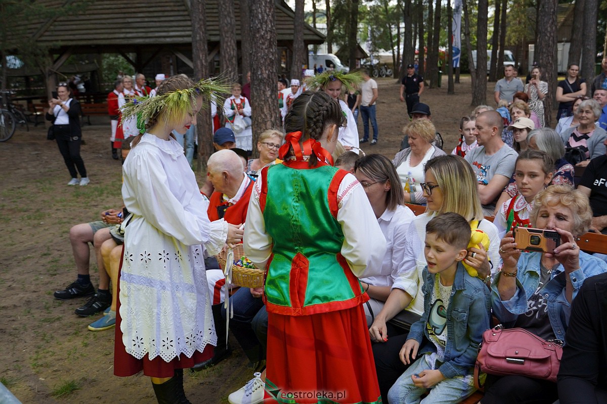 Wesele Kurpiowskie 2023: Występy zespołów ludowych z regionu, Litwy oraz Bośni i Hercegowiny [17.06.2023] - zdjęcie #19 - eOstroleka.pl