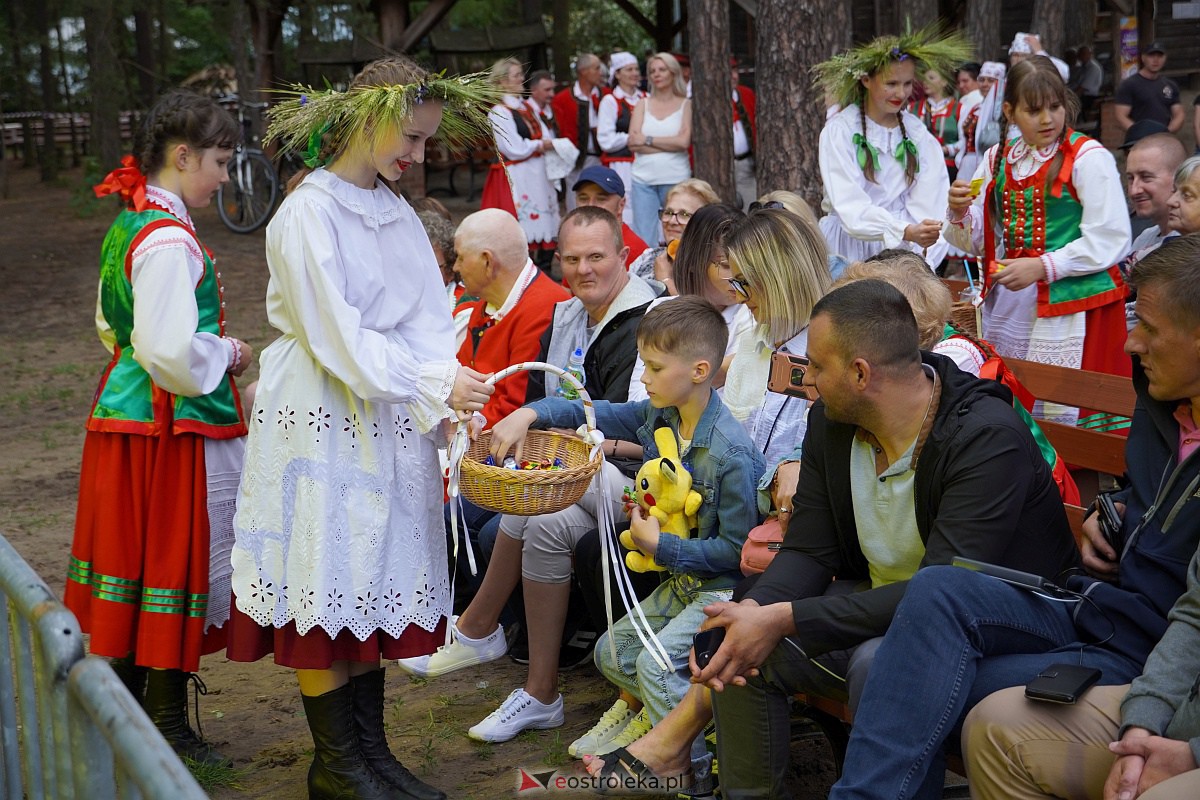 Wesele Kurpiowskie 2023: Występy zespołów ludowych z regionu, Litwy oraz Bośni i Hercegowiny [17.06.2023] - zdjęcie #18 - eOstroleka.pl
