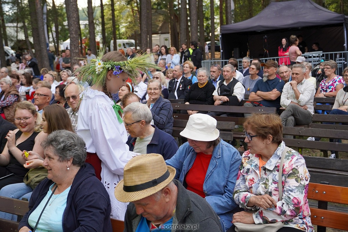 Wesele Kurpiowskie 2023: Występy zespołów ludowych z regionu, Litwy oraz Bośni i Hercegowiny [17.06.2023] - zdjęcie #16 - eOstroleka.pl