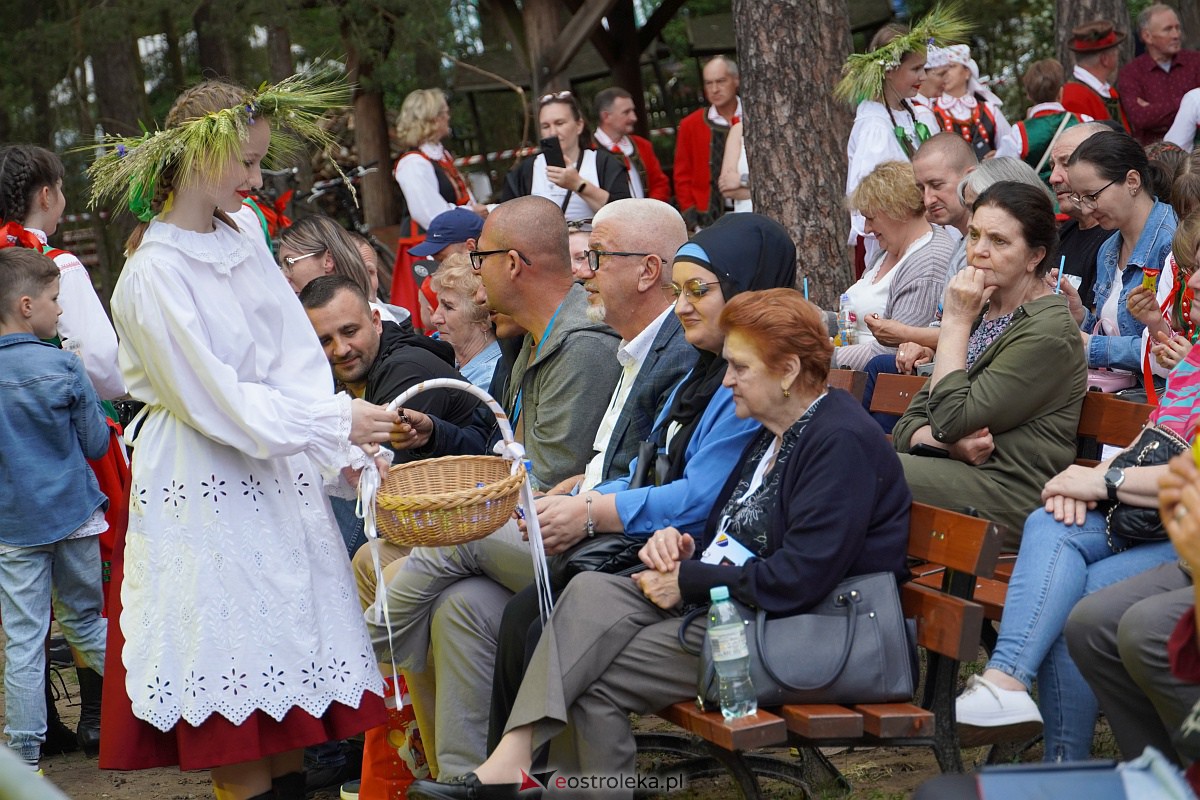 Wesele Kurpiowskie 2023: Występy zespołów ludowych z regionu, Litwy oraz Bośni i Hercegowiny [17.06.2023] - zdjęcie #14 - eOstroleka.pl
