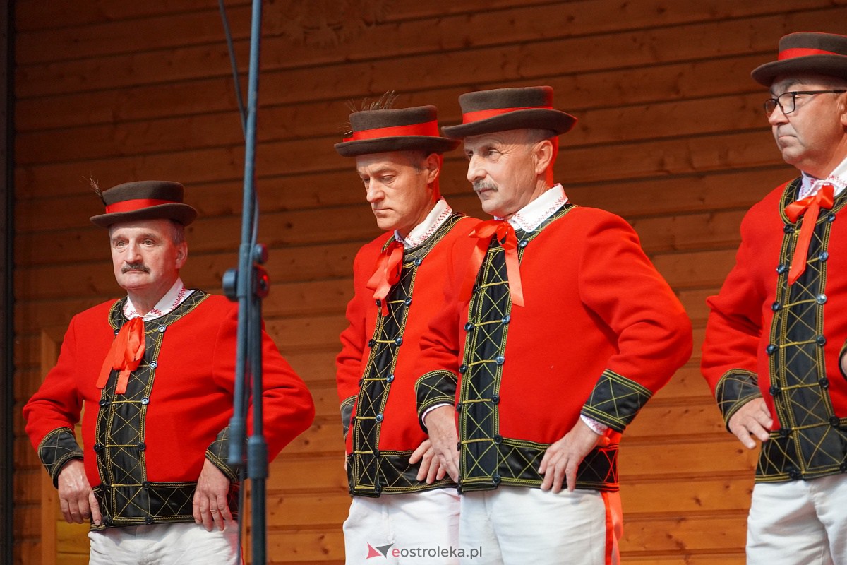 Wesele Kurpiowskie 2023: Występy zespołów ludowych z regionu, Litwy oraz Bośni i Hercegowiny [17.06.2023] - zdjęcie #12 - eOstroleka.pl
