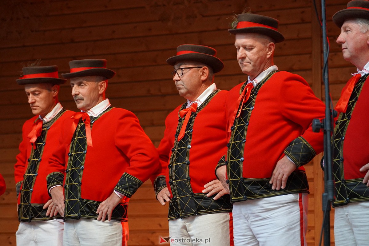 Wesele Kurpiowskie 2023: Występy zespołów ludowych z regionu, Litwy oraz Bośni i Hercegowiny [17.06.2023] - zdjęcie #11 - eOstroleka.pl