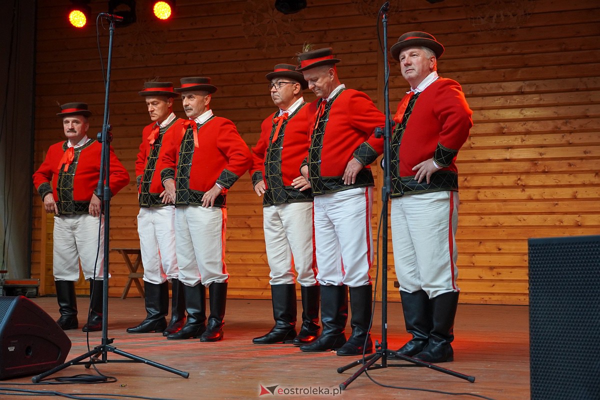 Wesele Kurpiowskie 2023: Występy zespołów ludowych z regionu, Litwy oraz Bośni i Hercegowiny [17.06.2023] - zdjęcie #10 - eOstroleka.pl