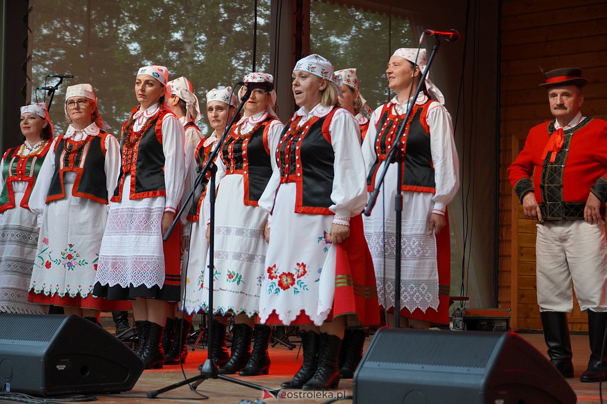 Wesele Kurpiowskie 2023: Występy zespołów ludowych z regionu, Litwy oraz Bośni i Hercegowiny [17.06.2023] - zdjęcie #9 - eOstroleka.pl