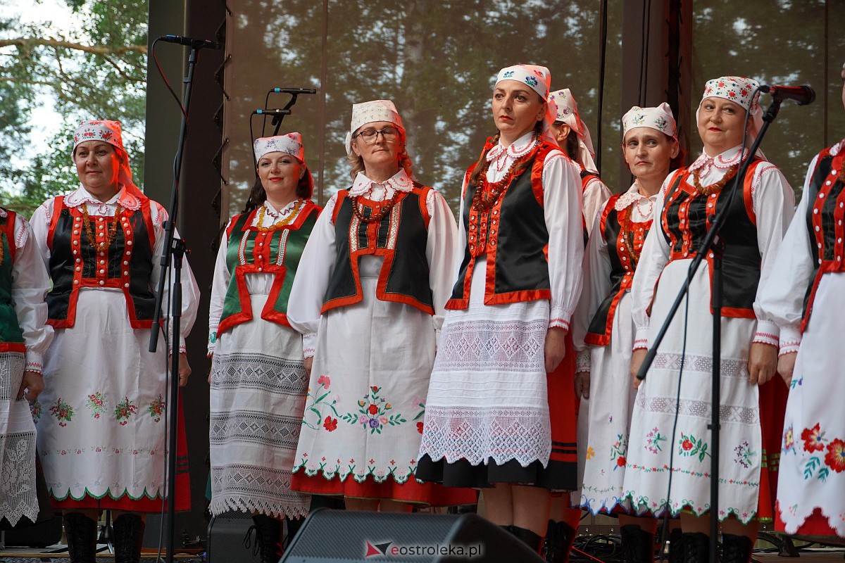 Wesele Kurpiowskie 2023: Występy zespołów ludowych z regionu, Litwy oraz Bośni i Hercegowiny [17.06.2023] - zdjęcie #8 - eOstroleka.pl