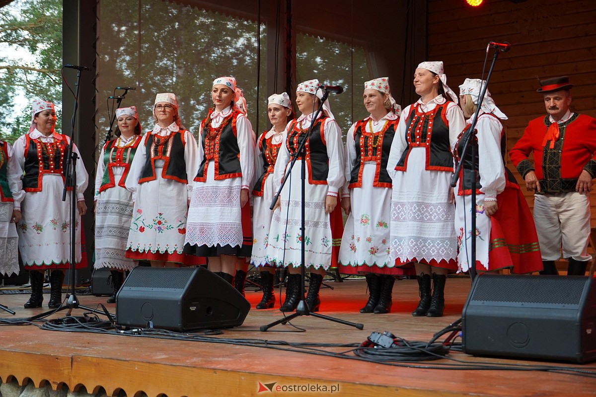 Wesele Kurpiowskie 2023: Występy zespołów ludowych z regionu, Litwy oraz Bośni i Hercegowiny [17.06.2023] - zdjęcie #6 - eOstroleka.pl