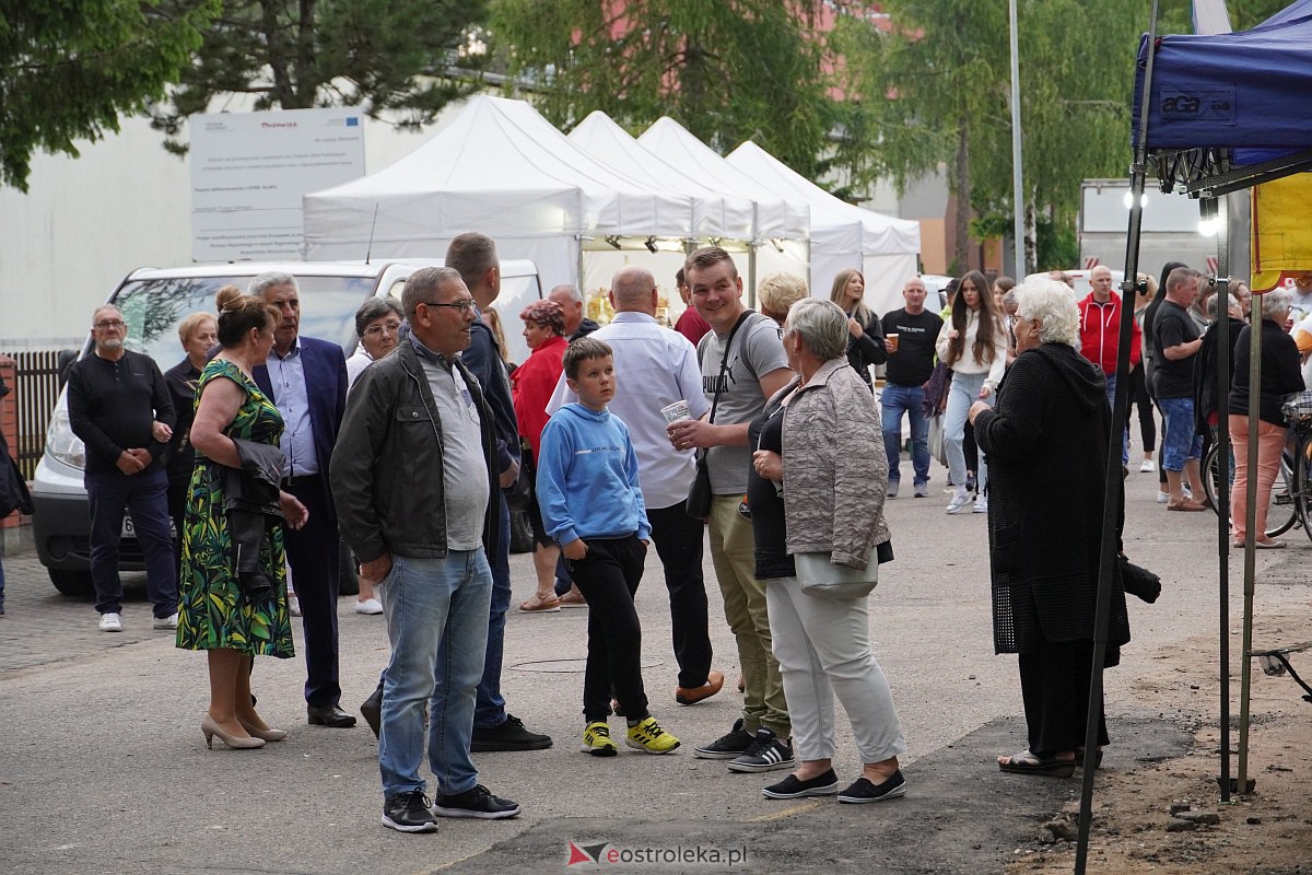 Wesele Kurpiowskie: Uliczna zabawa weselna w rytmach disco w Kadzidle [17.06.2023] - zdjęcie #87 - eOstroleka.pl