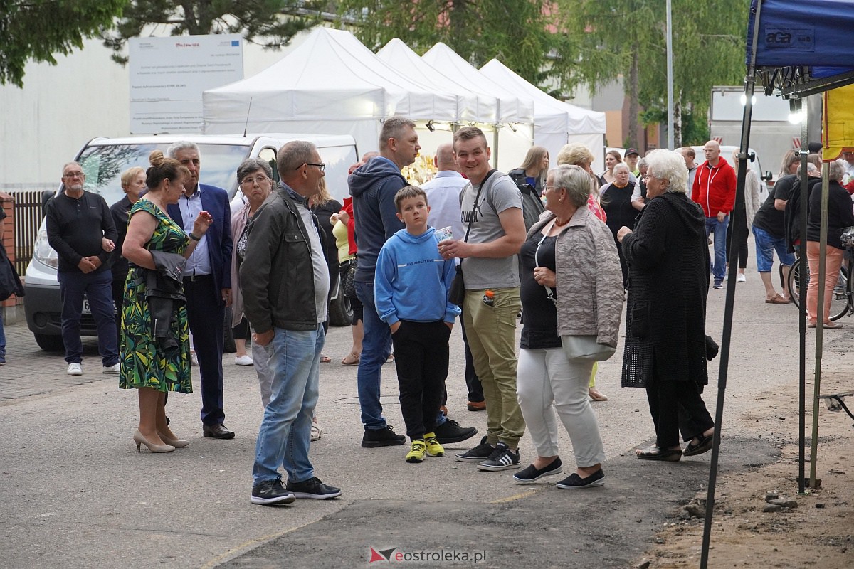 Wesele Kurpiowskie: Uliczna zabawa weselna w rytmach disco w Kadzidle [17.06.2023] - zdjęcie #86 - eOstroleka.pl