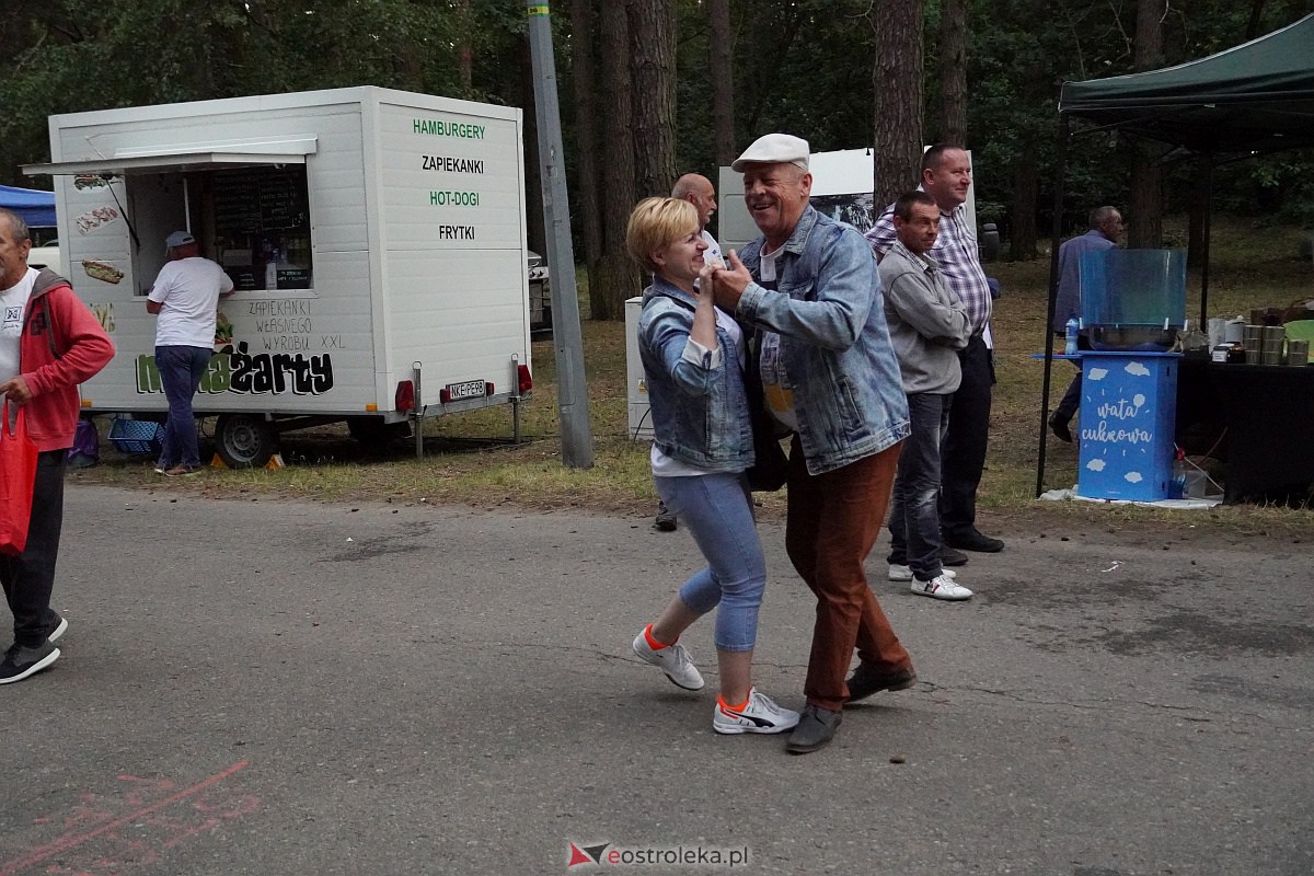 Wesele Kurpiowskie: Uliczna zabawa weselna w rytmach disco w Kadzidle [17.06.2023] - zdjęcie #81 - eOstroleka.pl