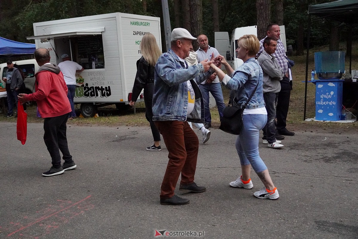 Wesele Kurpiowskie: Uliczna zabawa weselna w rytmach disco w Kadzidle [17.06.2023] - zdjęcie #78 - eOstroleka.pl