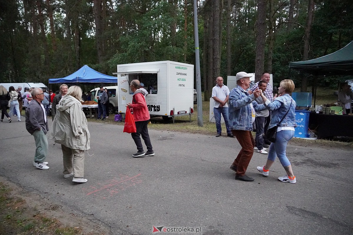 Wesele Kurpiowskie: Uliczna zabawa weselna w rytmach disco w Kadzidle [17.06.2023] - zdjęcie #74 - eOstroleka.pl