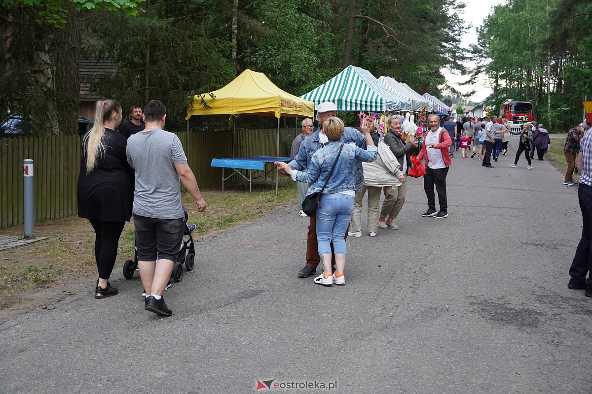 Wesele Kurpiowskie: Uliczna zabawa weselna w rytmach disco w Kadzidle [17.06.2023] - zdjęcie #70 - eOstroleka.pl