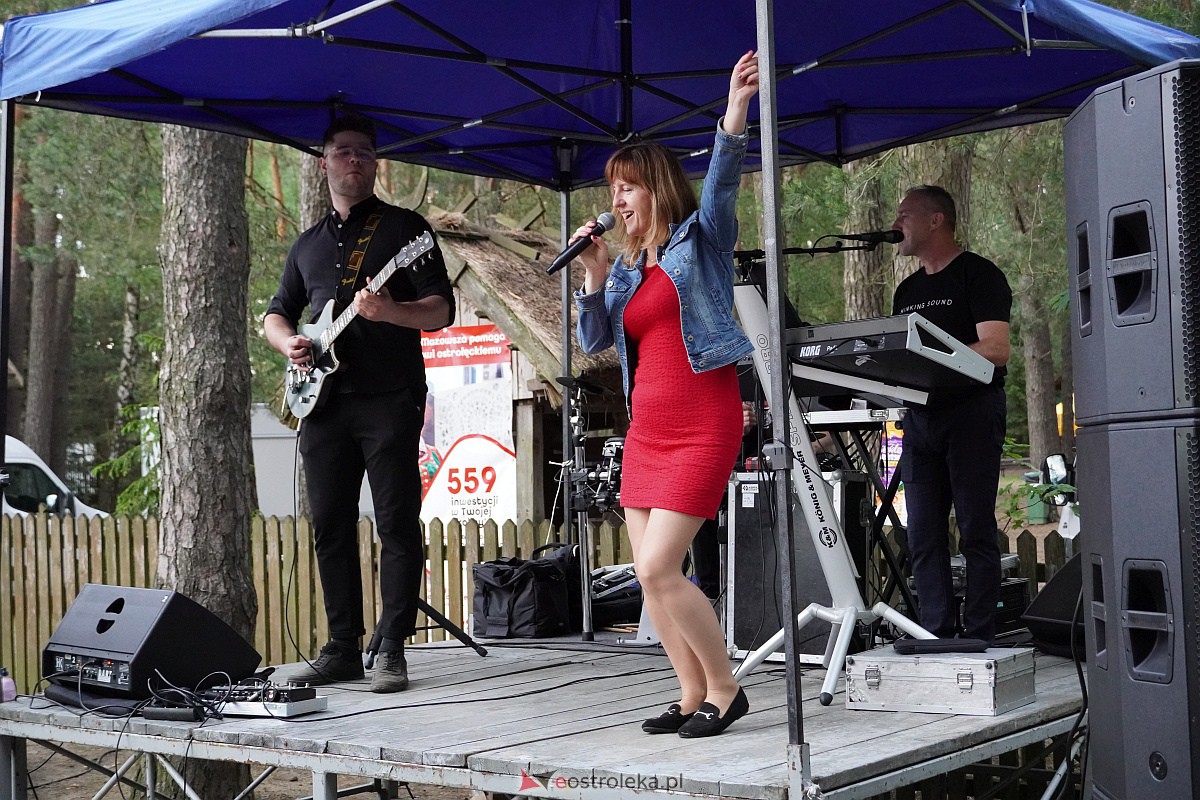 Wesele Kurpiowskie: Uliczna zabawa weselna w rytmach disco w Kadzidle [17.06.2023] - zdjęcie #53 - eOstroleka.pl