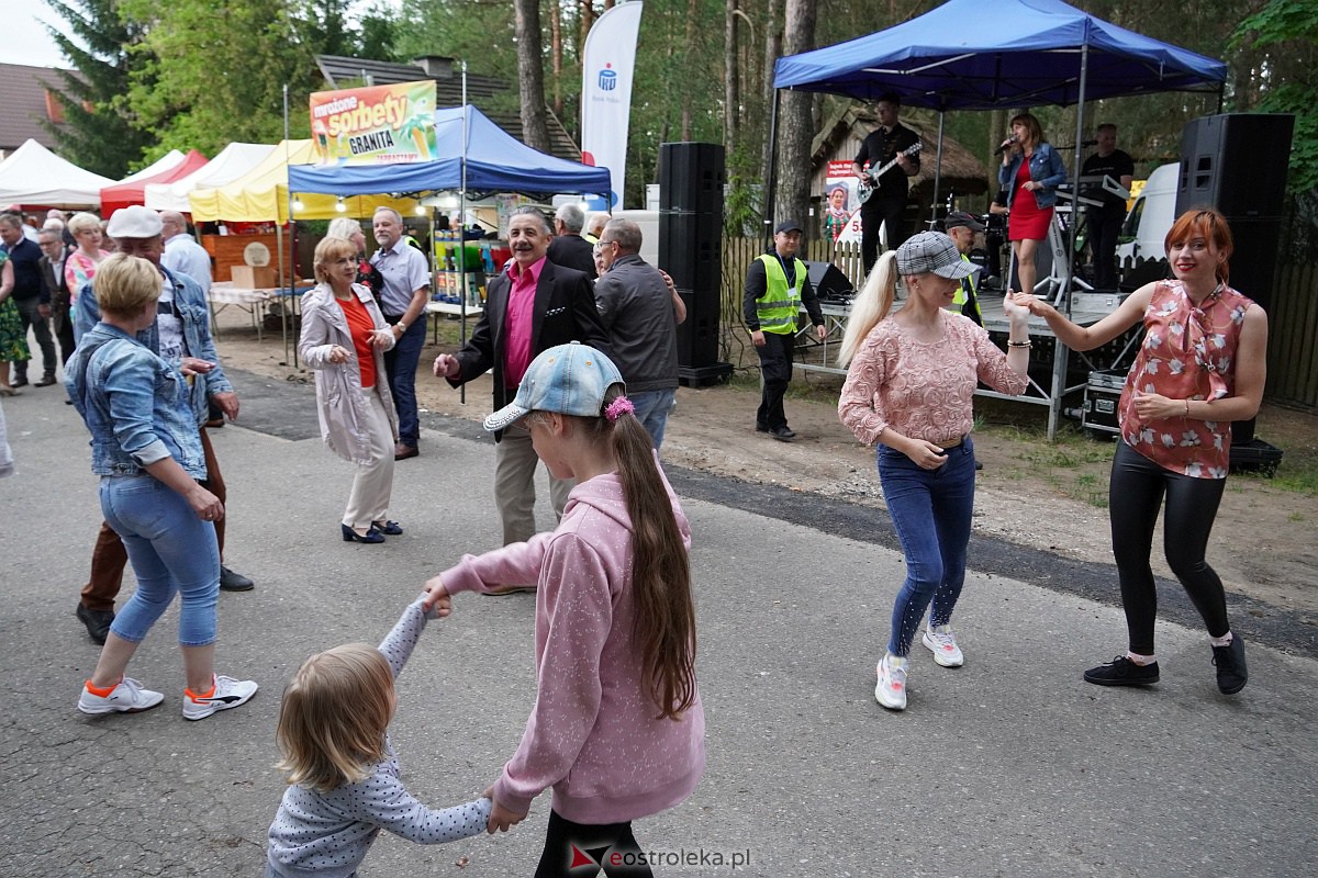 Wesele Kurpiowskie: Uliczna zabawa weselna w rytmach disco w Kadzidle [17.06.2023] - zdjęcie #46 - eOstroleka.pl