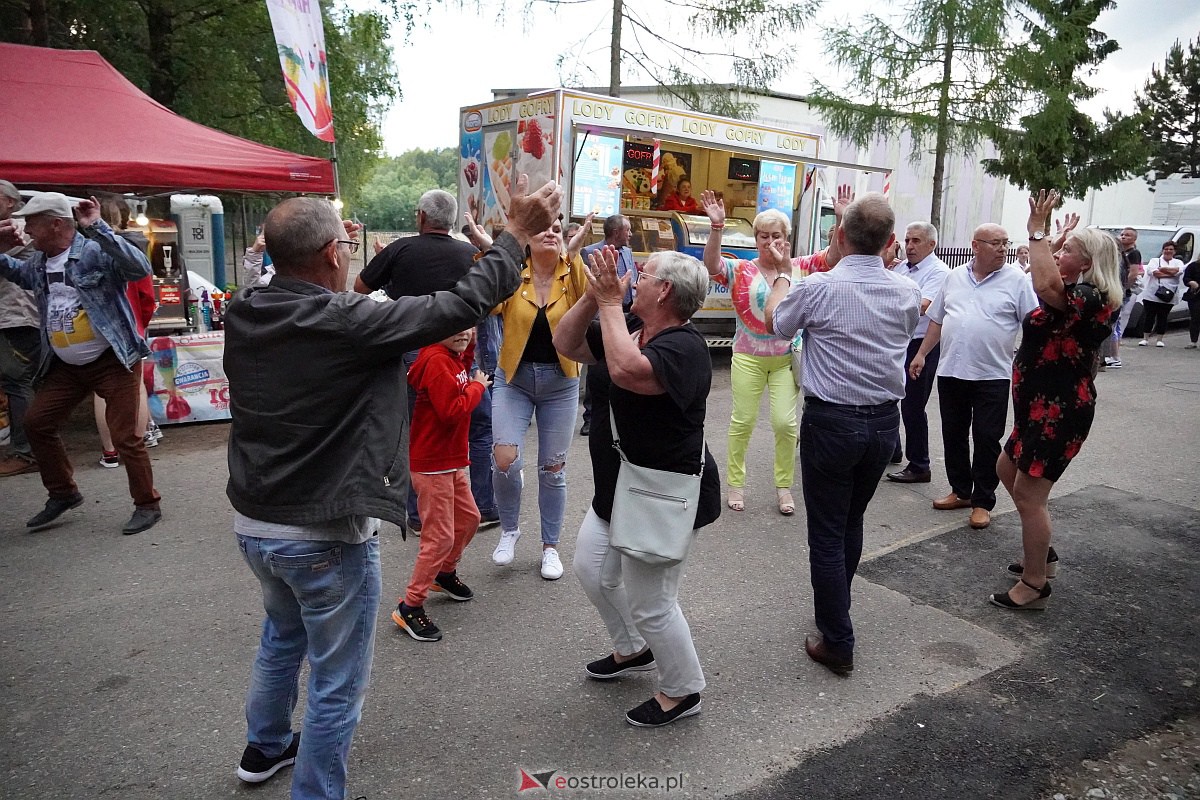 Wesele Kurpiowskie: Uliczna zabawa weselna w rytmach disco w Kadzidle [17.06.2023] - zdjęcie #34 - eOstroleka.pl