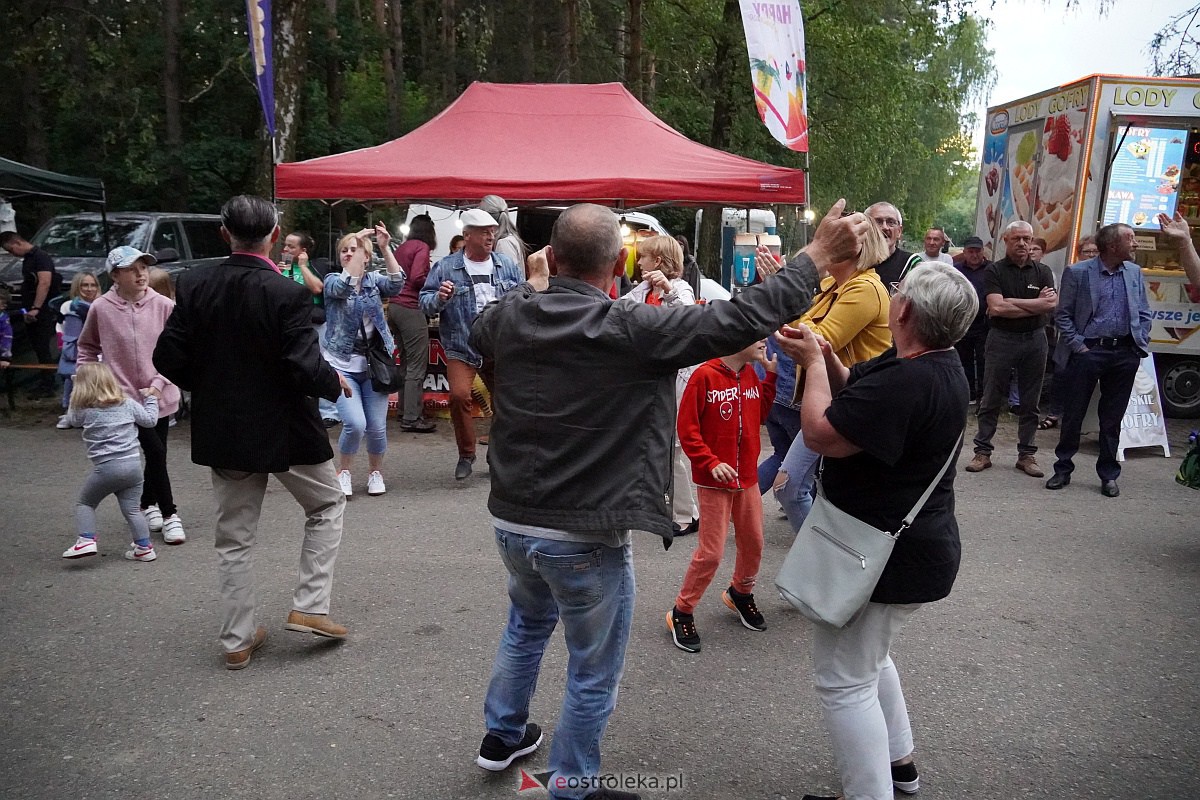 Wesele Kurpiowskie: Uliczna zabawa weselna w rytmach disco w Kadzidle [17.06.2023] - zdjęcie #31 - eOstroleka.pl