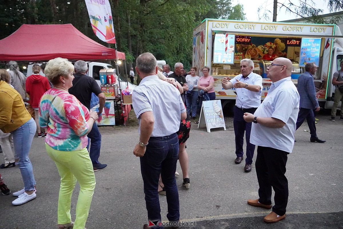 Wesele Kurpiowskie: Uliczna zabawa weselna w rytmach disco w Kadzidle [17.06.2023] - zdjęcie #30 - eOstroleka.pl