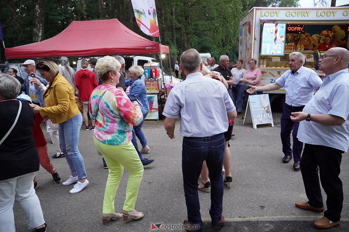 Wesele Kurpiowskie: Uliczna zabawa weselna w rytmach disco w Kadzidle [17.06.2023] - zdjęcie #29 - eOstroleka.pl